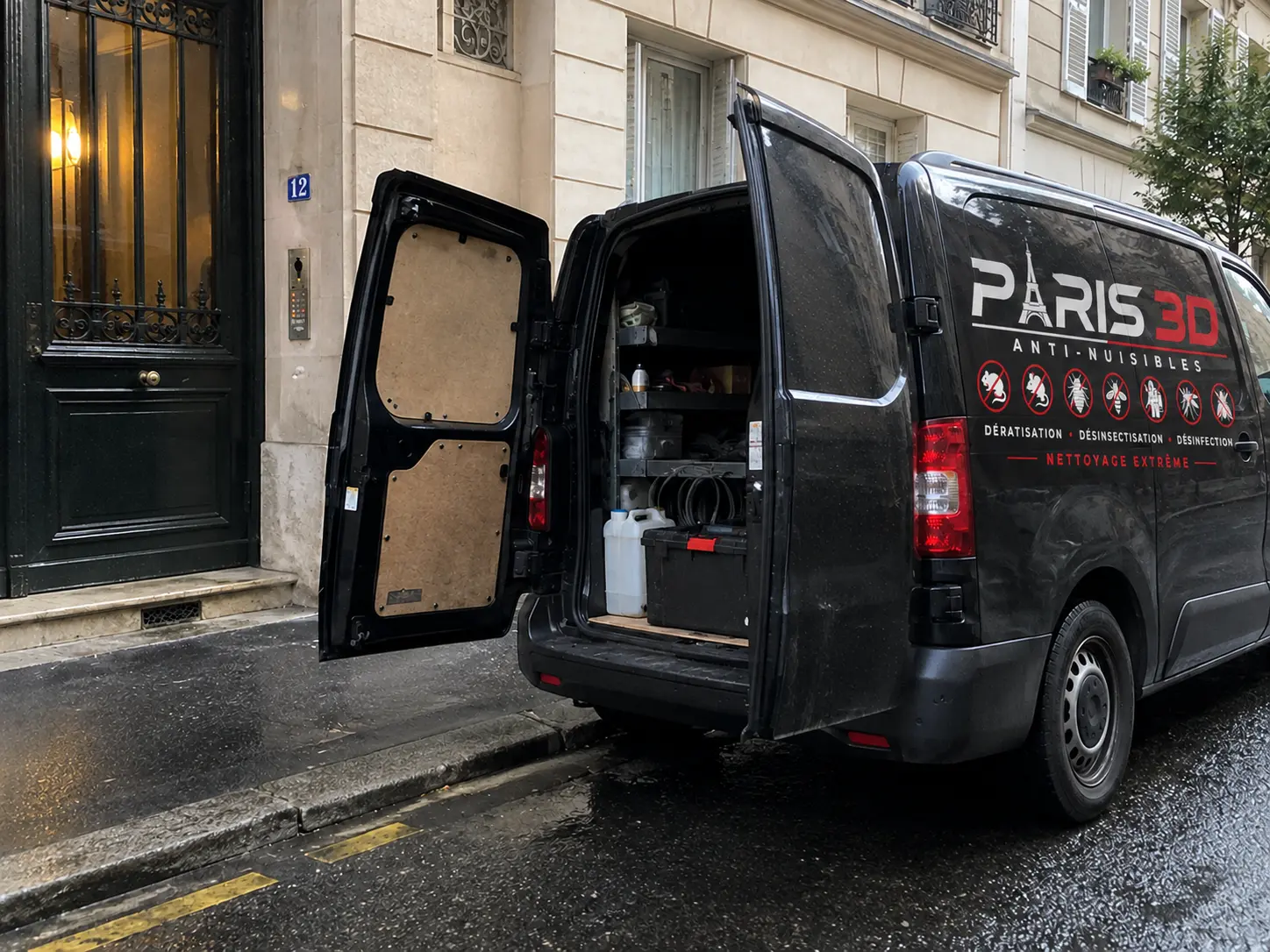 Véhicule d'intervention Paris 3D devant un immeuble parisien